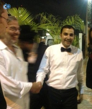 עניבת פפיון, זה מה שהולך היום, לפחות לחתנים בגיל הזה. תורג'מן והפפיון