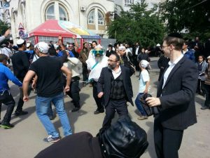 האורות השפיעו עליו. ריבלין פוצח בריקוד ברסלבי אסלי