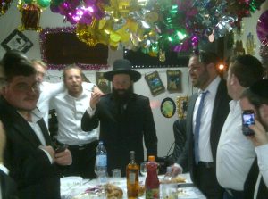 העיקר שאין כאן את נשות הכותל! הרב רבינוביץ מבסוט