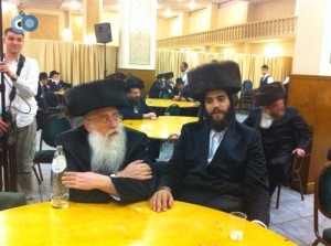 פרוש: קצת שקט מקריספל האב והבן בעיר היהלומים