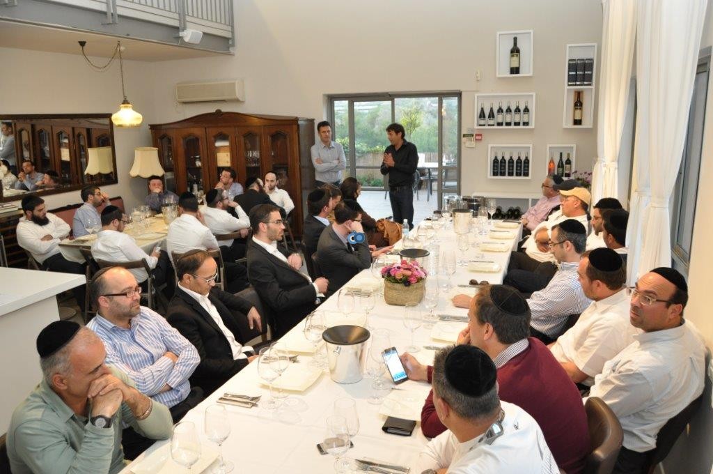 משתתפי פורום היין החרדי - צילום: נחמן חממי