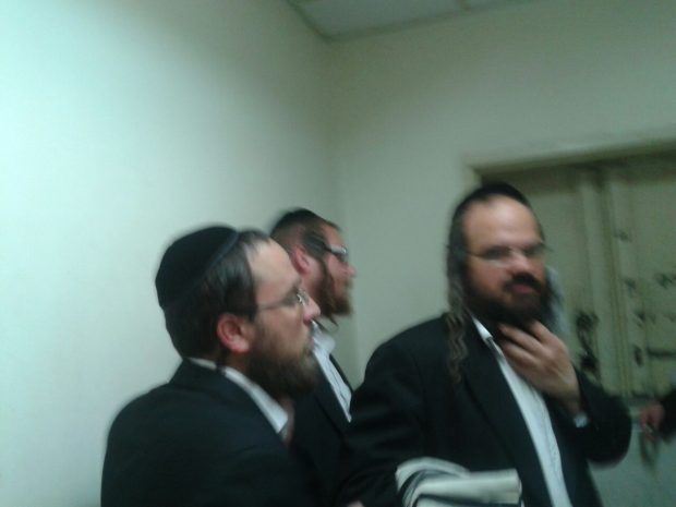 ניימן עם החברים בקלויז