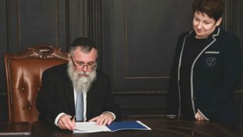 הרב מרקוביץ מקבל את האחריות הדתית ליהודים השוהים בלמעלה מ-170 בתי כלא ומעצר באוקראינה